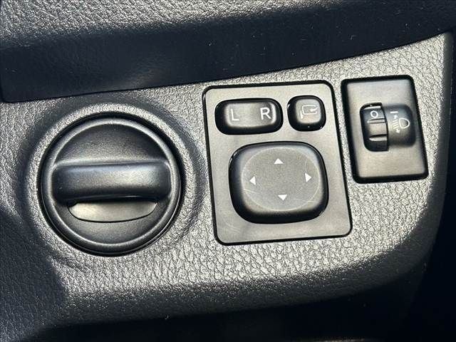 TOYOTA VITZ 2017 Image 31