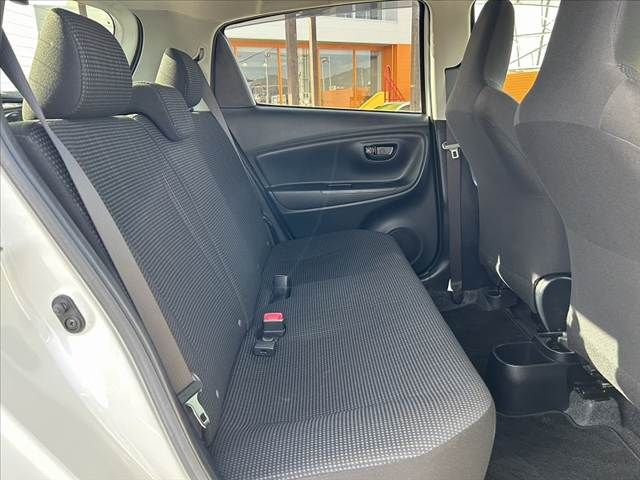 TOYOTA VITZ 2017 Image 31