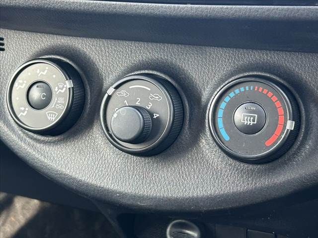 TOYOTA VITZ 2017 Image 31