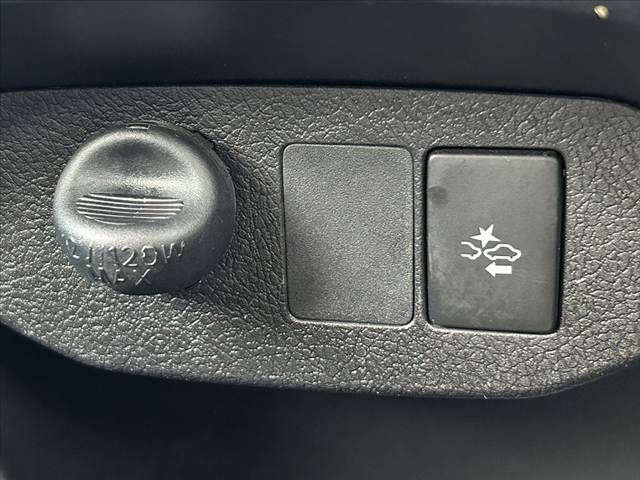 TOYOTA VITZ 2017 Image 31