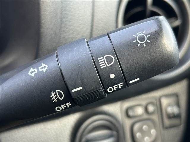 TOYOTA VITZ 2017 Image 31