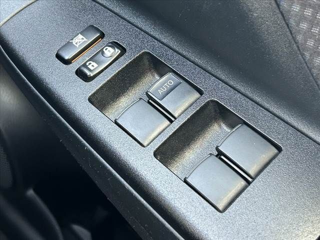 TOYOTA VITZ 2017 Image 31