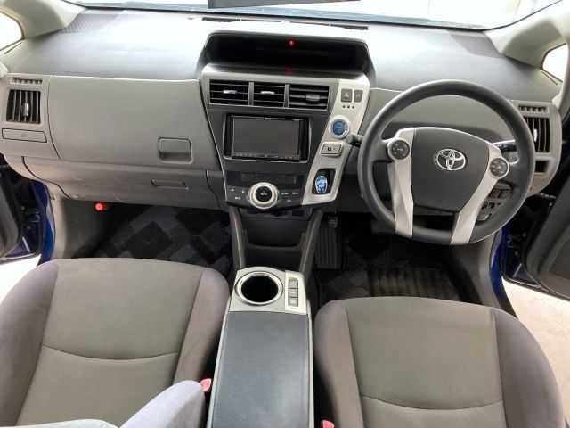 TOYOTA PRIUS ALPHA 2013 Image 31