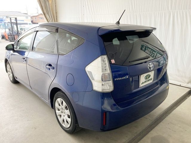 TOYOTA PRIUS ALPHA 2013 Image 31