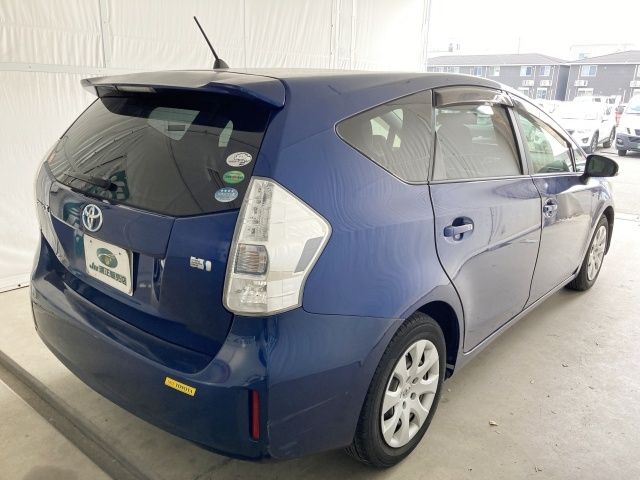 TOYOTA PRIUS ALPHA 2013 Image 31
