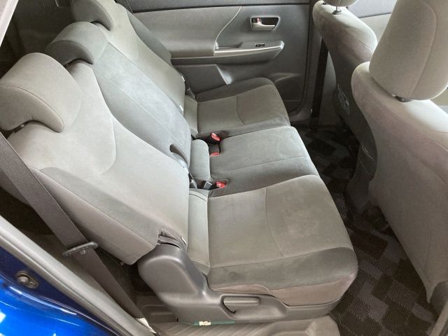 TOYOTA PRIUS ALPHA 2013 Image 31