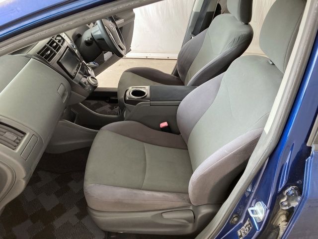 TOYOTA PRIUS ALPHA 2013 Image 31