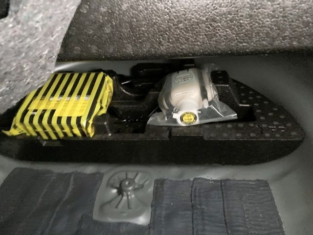 TOYOTA PRIUS ALPHA 2013 Image 31