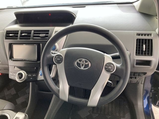 TOYOTA PRIUS ALPHA 2013 Image 31