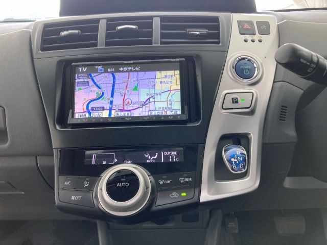 TOYOTA PRIUS ALPHA 2013 Image 31