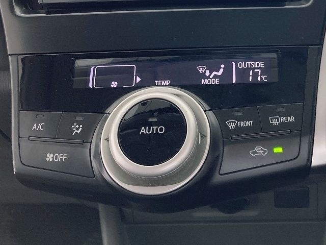 TOYOTA PRIUS ALPHA 2013 Image 31