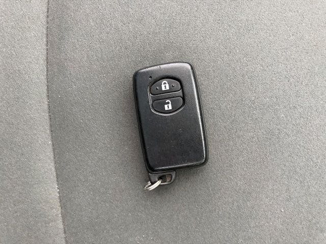 TOYOTA PRIUS ALPHA 2013 Image 31