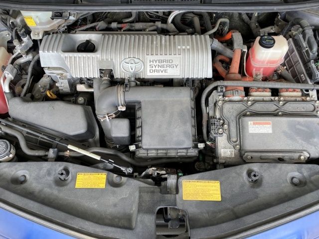 TOYOTA PRIUS ALPHA 2013 Image 31