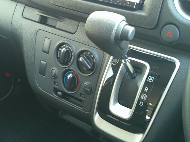 NISSAN CARAVAN VAN 4WD 2026 Image 31