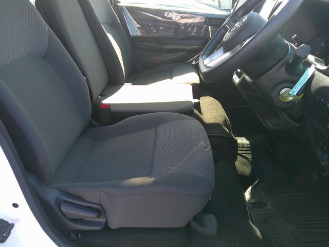 NISSAN CARAVAN VAN 4WD 2026 Image 31