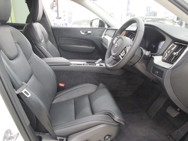 VOLVO XC60 2025 Image 31