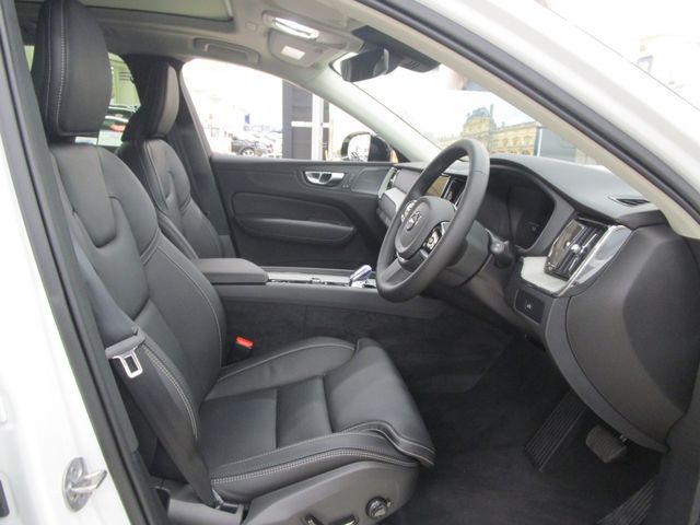 VOLVO XC60 2025 Image 31