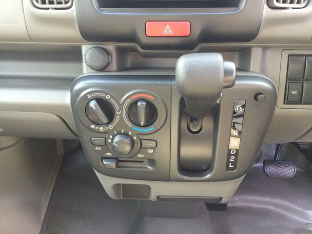 MITSUBISHI MINICAB VAN 4WD 2025 Image 31