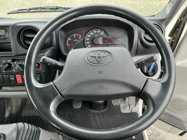 TOYOTA DYNA 2018 Image 31