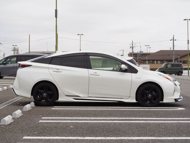 TOYOTA PRIUS 2018 Image 31