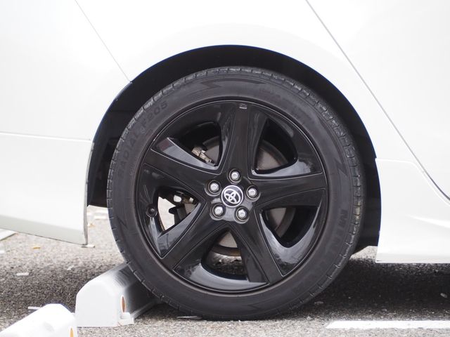 TOYOTA PRIUS 2018 Image 31