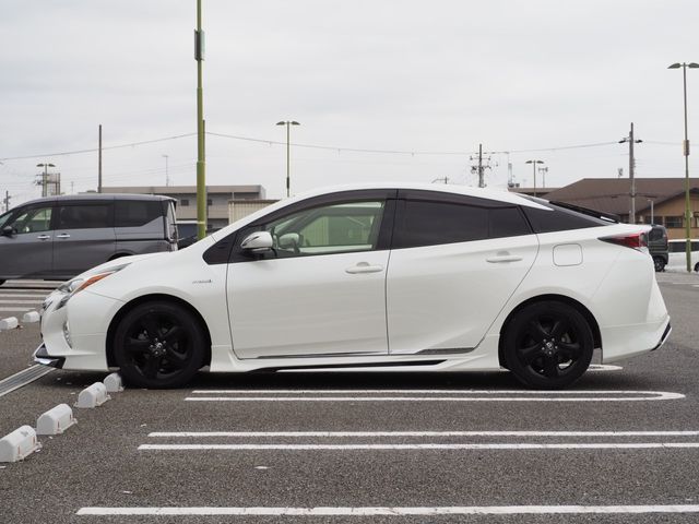 TOYOTA PRIUS 2018 Image 31