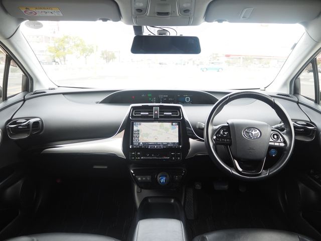 TOYOTA PRIUS 2018 Image 31