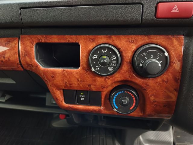 TOYOTA HIACE VAN 4WD 2020 Image 31