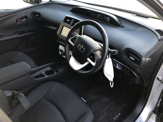 TOYOTA PRIUS 2017 Image 31