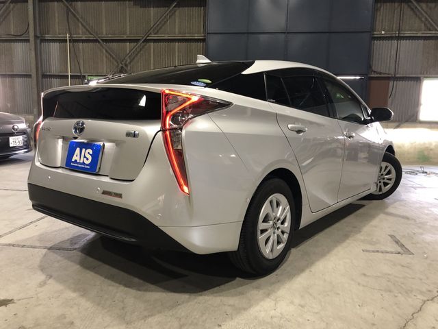 TOYOTA PRIUS 2017 Image 31