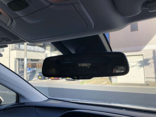 TOYOTA PRIUS 2017 Image 31