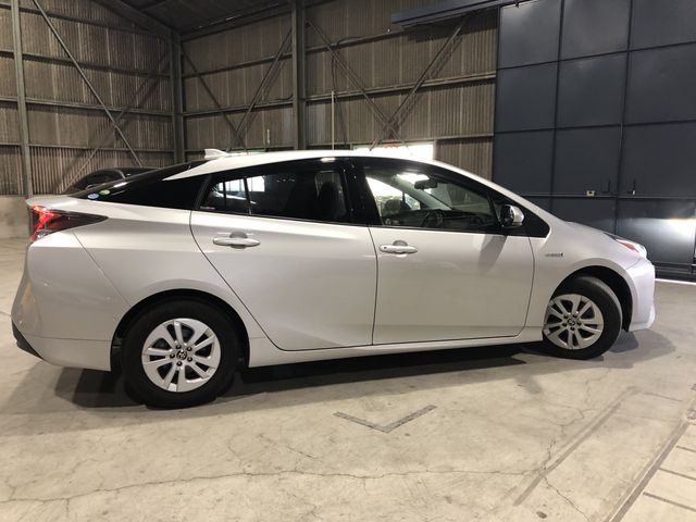 TOYOTA PRIUS 2017 Image 31