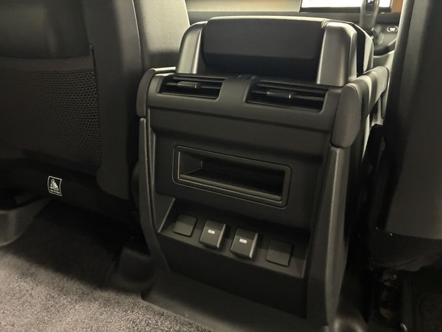 ROVER DEFENDER 2023 Image 31