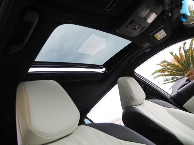 TOYOTA CROWN SEDAN HYBRID 2018 Image 31