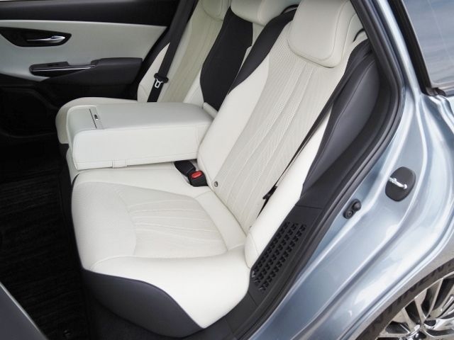 TOYOTA CROWN SEDAN HYBRID 2018 Image 31