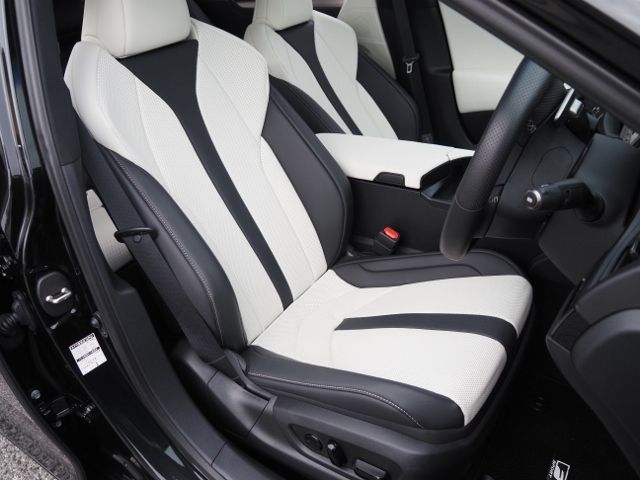 TOYOTA LEXUS ES300H 2025 Image 31