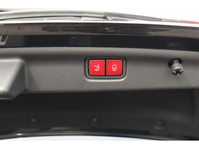 MERCEDES BENZ C CLAS 2022 Image 31