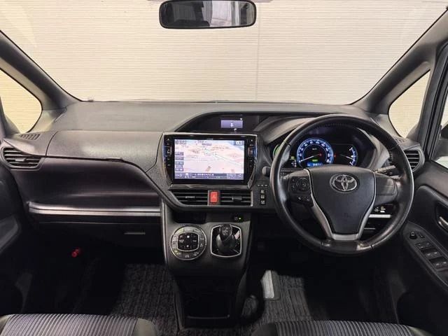 TOYOTA VOXY HYBRID 2016 Image 31