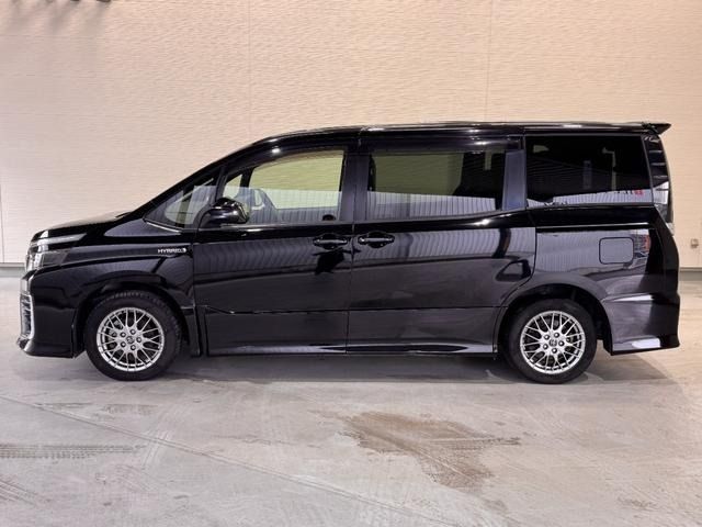 TOYOTA VOXY HYBRID 2016 Image 31