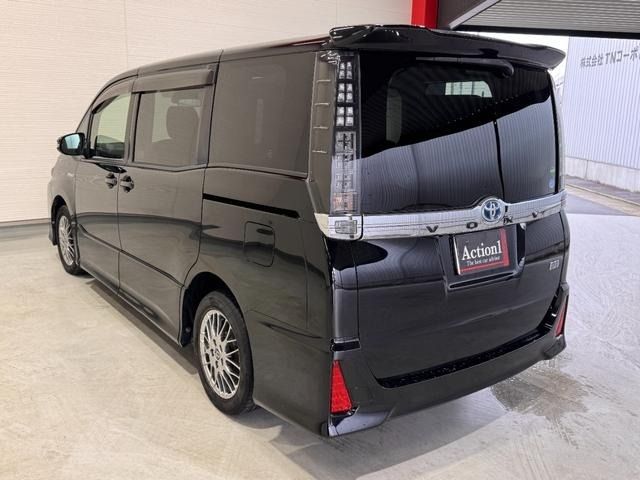 TOYOTA VOXY HYBRID 2016 Image 31