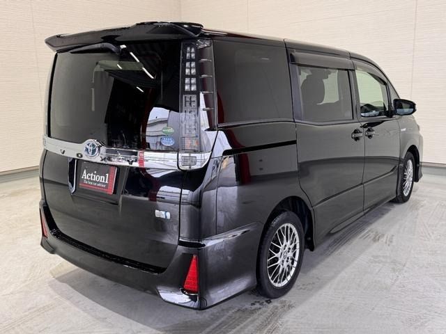 TOYOTA VOXY HYBRID 2016 Image 31