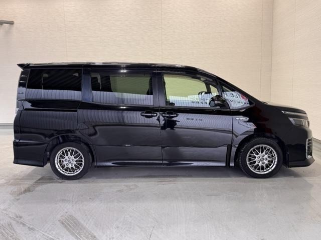 TOYOTA VOXY HYBRID 2016 Image 31