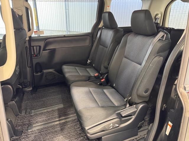 TOYOTA VOXY HYBRID 2016 Image 31