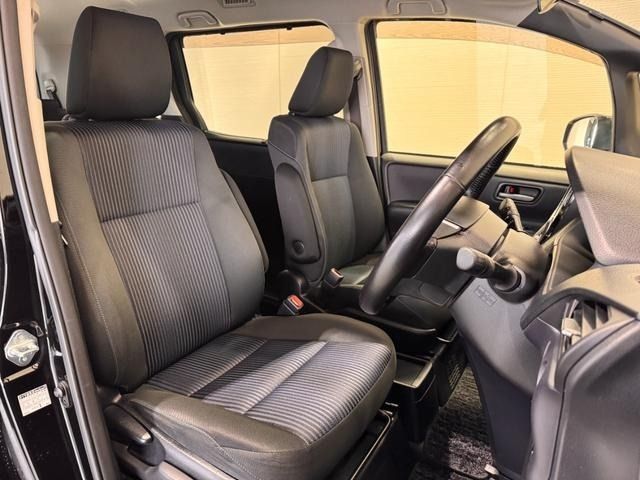 TOYOTA VOXY HYBRID 2016 Image 31