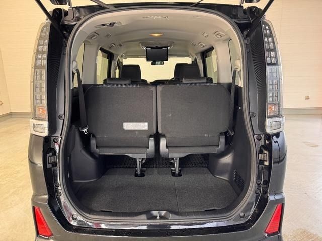 TOYOTA VOXY HYBRID 2016 Image 31