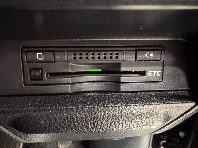 TOYOTA VOXY HYBRID 2016 Image 31