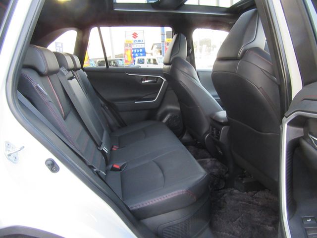 TOYOTA RAV4 PHV 2023 Image 31