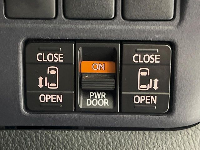 TOYOTA NOAH 2014 Image 31