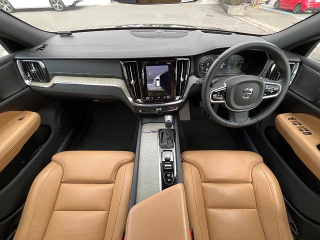 VOLVO V60 2019 Image 31