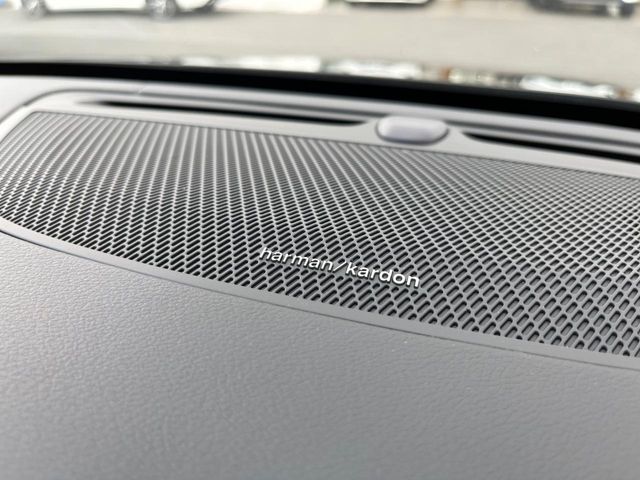 VOLVO V60 2019 Image 31